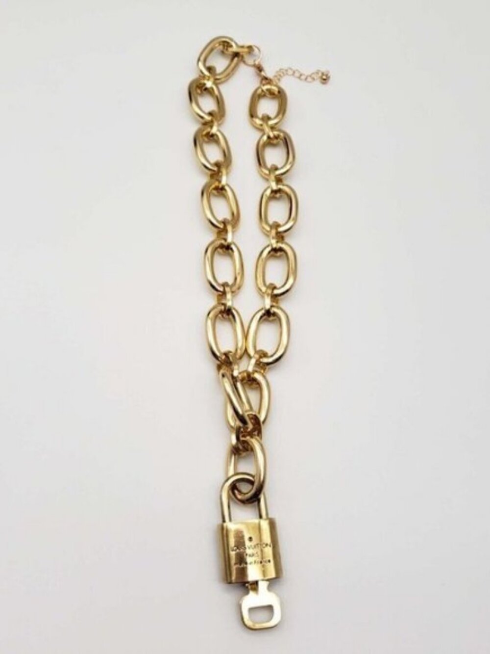 Gold-Plated Necklace with Authentic Louis Vuitton Padlock - Picture 10 of 15